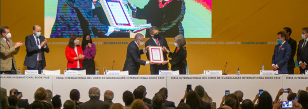 Derecho, Filosofía y Letras forjaron a mitad de escritores premiados en la FIL Guadalajara​